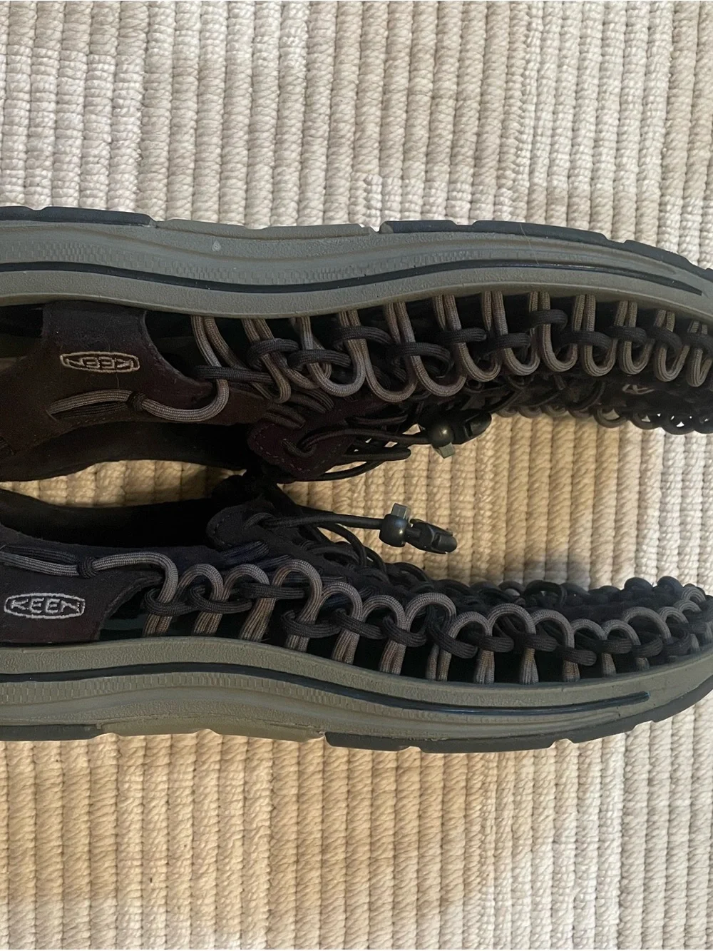 KEEN Men's Size US 10.5 Uneek Sandals Water Shoes Black & Gray
